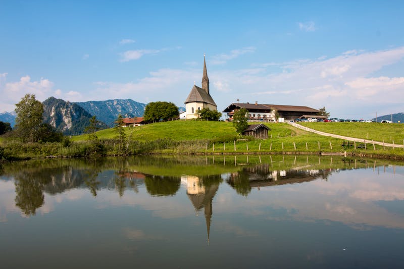 Inzell - Blick auf die Nikolauskirche - ©©Mattis Kaminer - stock.adobe.com