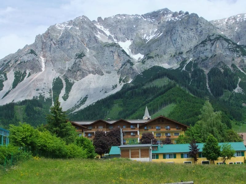 Ramsau mit Blick auf das Dachsteinmassiv - ©Martina Pötschke - Eberhardt TRAVEL