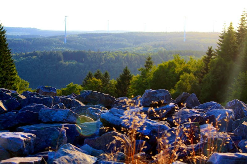 Blick auf den Hunnenring bei Otzenhausen von der Traumschleife Dollberg des Saar-Hunsrück-Steig - ©©Philipp - stock.adobe.com