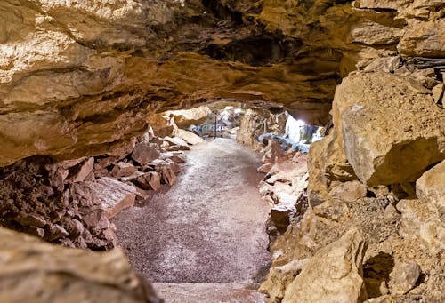 Nebelhöhle - Schwäbische Alb &ndash; &copy; Jürgen Fälchle - stock.adobe.com