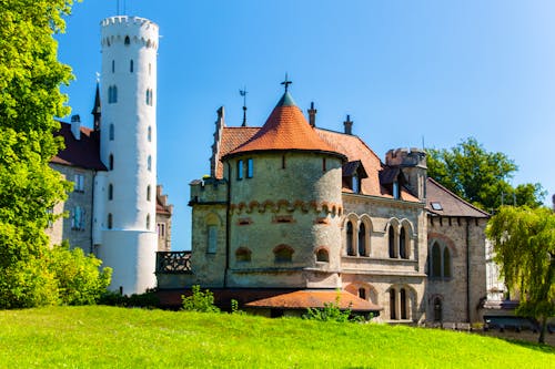 Schloss Lichtenstein - Schwäbischen Alb &ndash; &copy; Klaus Brauner - stock.adobe.com