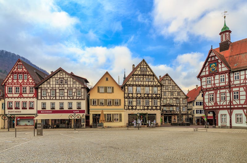 Bad Urach - Marktplatz - ©mmuenzl - stock.adobe.com