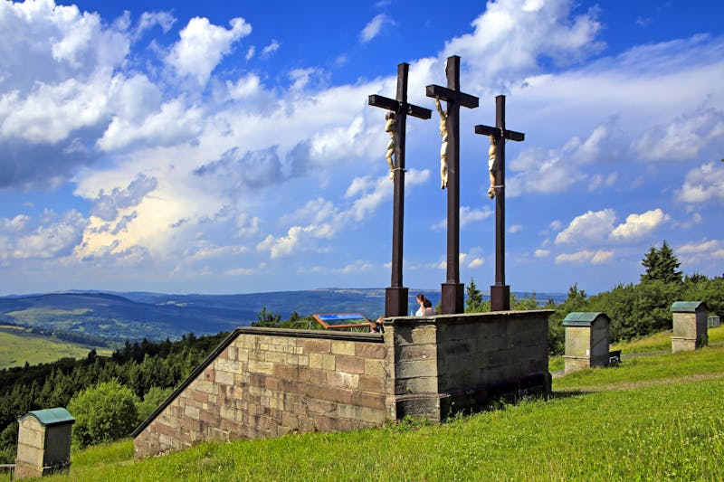 Kreuze am Kloster Kreuzberg in der Rhön - &copy;Klaus Nowottnick - stock.adobe.com