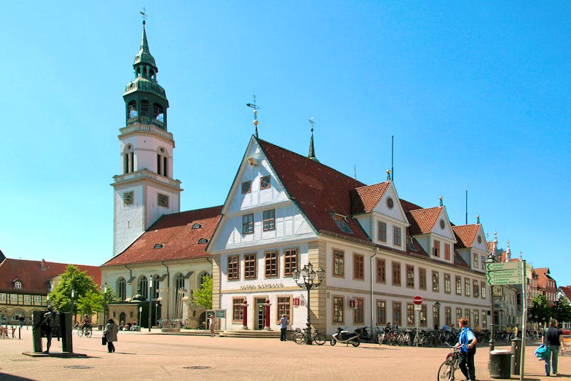 Celle - AltesRathaus und Stadtkirche - ©I.Arle41 - stock.adobe.com