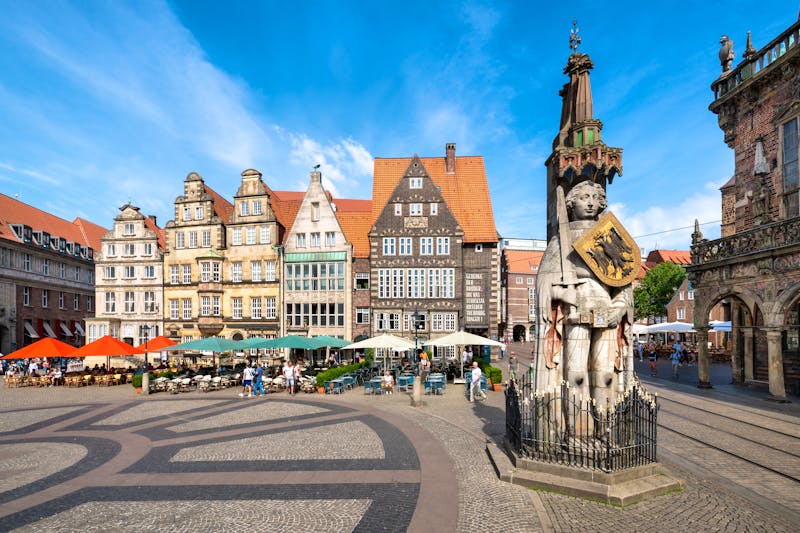 Bremen - historischer Marktplatz mit Roland Statue - ©eyetronic - stock.adobe.com