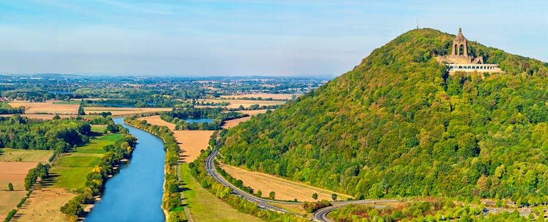 Blick über die Weser und zum Kaiser-Wilhelm-Denkmal - ©RuZi - stock.adobe.com