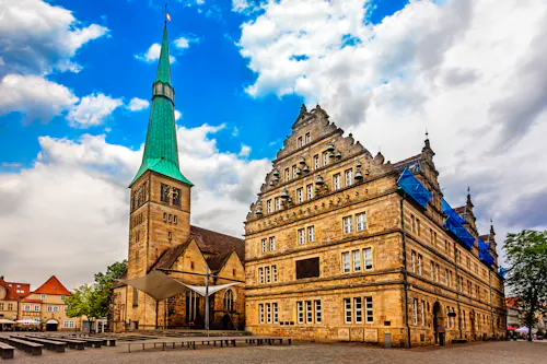 Hameln - Marktplatz mit der Nikolai-Kirche  &ndash; &copy; maylat - stock.adobe.com