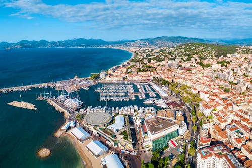Blick auf Cannes an der Cote d'Azur &ndash; &copy; saiko3p - stock.adobe.com