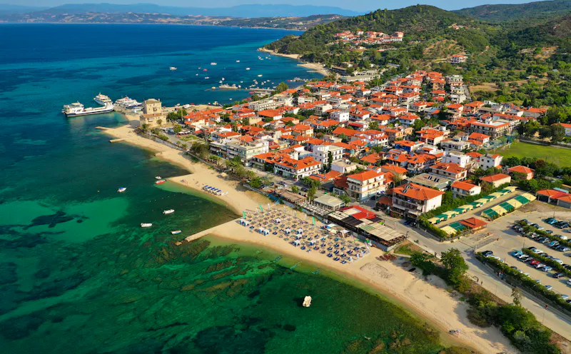 Ouranoupolis auf der Halbinsel Chalkidiki - &copy;aerial-drone - stock.adobe.com