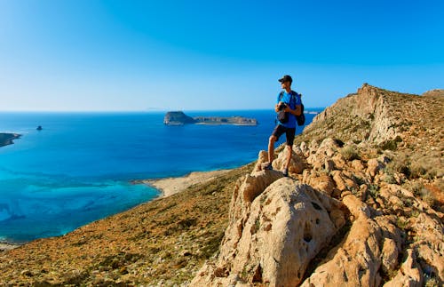 Wanderung an der Küste von Sithonia &ndash; &copy; Vitaliy Mateha - Adobe Stock