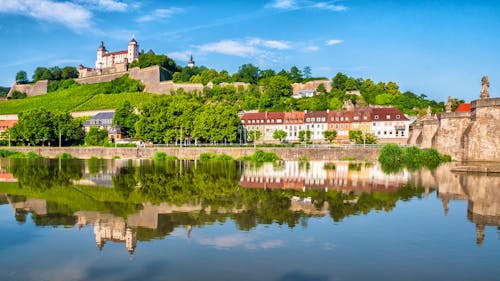 Würzburg - Blick zur Festung Marienberg &ndash; &copy; René S. - stock.adobe.com