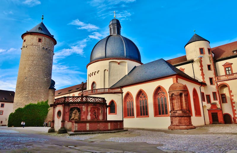 Würzburg - Festung Marienberg, innerer Burghof - ©Franz Gerhard - stock.adobe.com