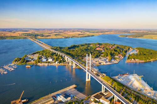 Die Rügenbrücke bei Stralsund - Luftbild mit Blick  auf den Strelasund und die Ostsee-Insel  Rügen &ndash; &copy; ©Sliver - stock.adobe.com