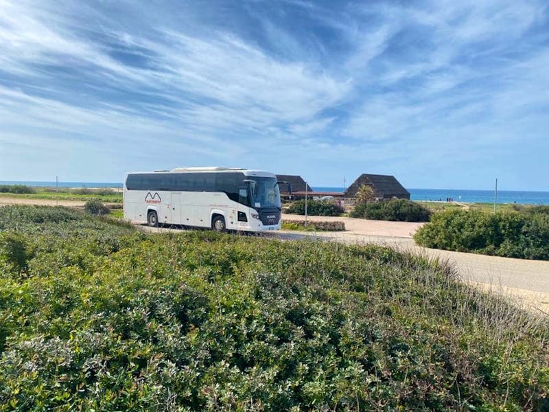 örtlicher Reisebus Sardinien - ©Jolanda Melis