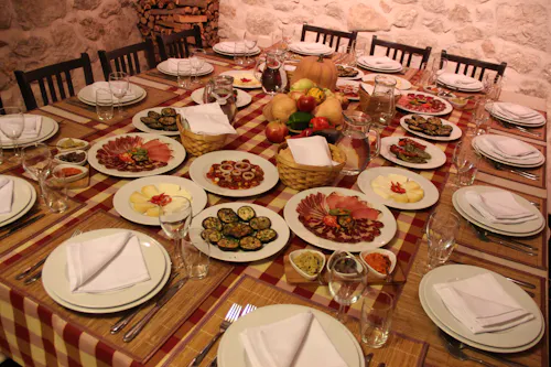 Kameni Dvori Holliday Village - Abendessen -  Konavle, Kroatien - GO-HRSUD &ndash; &copy; Kameni Dvori Konavle Croatia