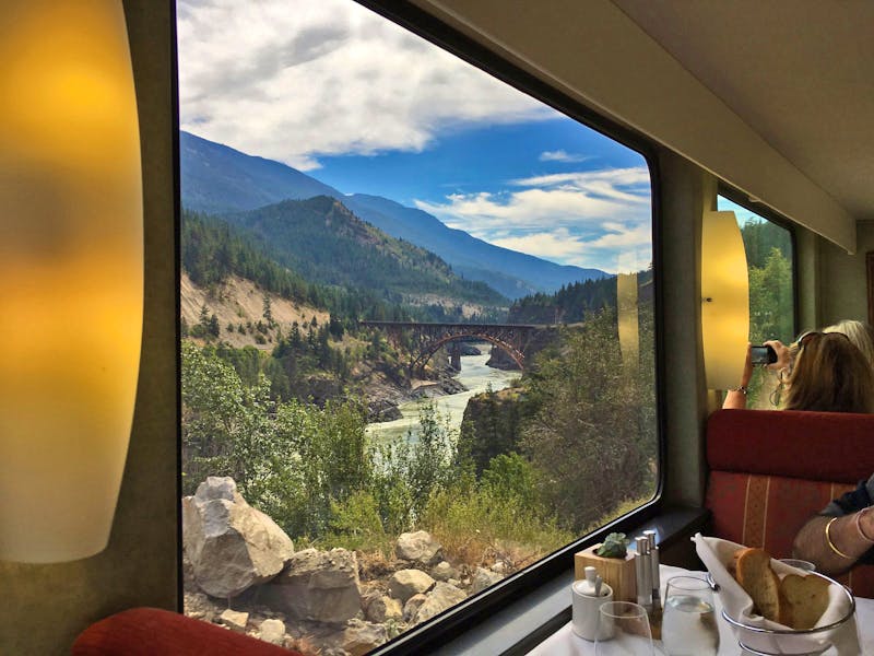 Blick aus dem Restaurant des Zuges Rocky Mountaineer - ©Eberhardt TRAVEL - Elisabeth Fox-Maerki