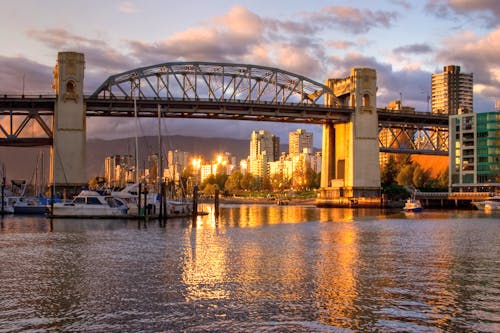 Burrard Bridge in Vancouver &ndash; &copy; Studiotouch - Fotolia