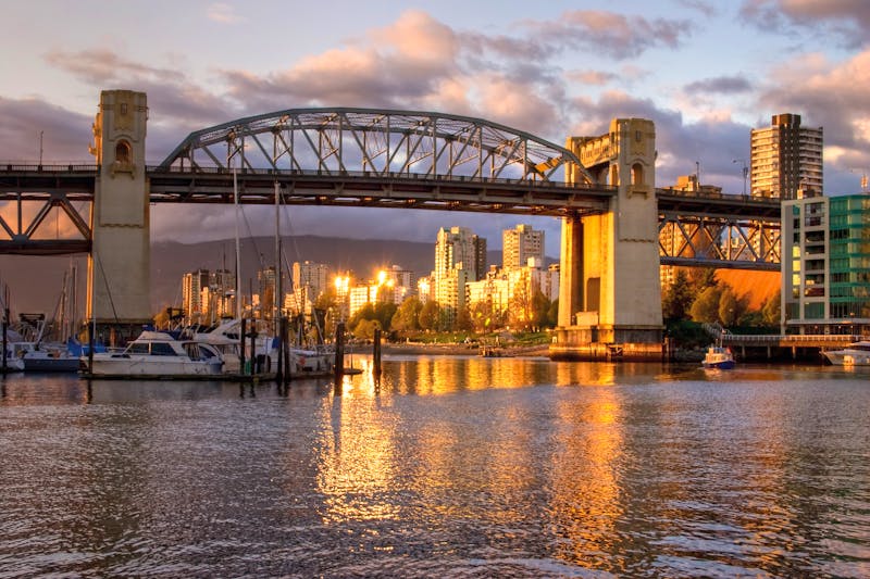 Burrard Bridge in Vancouver - ©Studiotouch - Fotolia