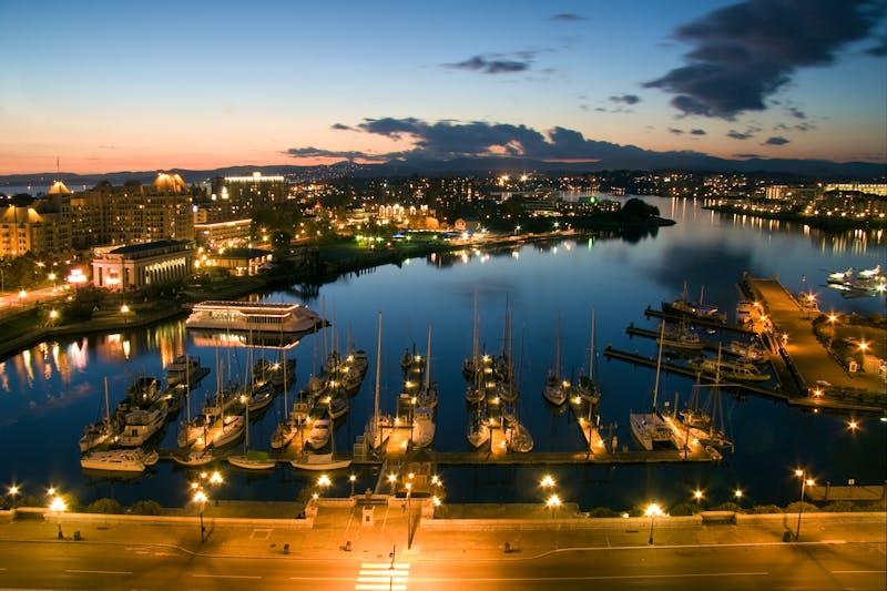 Victoria am Abend - Inner Harbour - ©Thomas Sztanek - stock.adobe.com