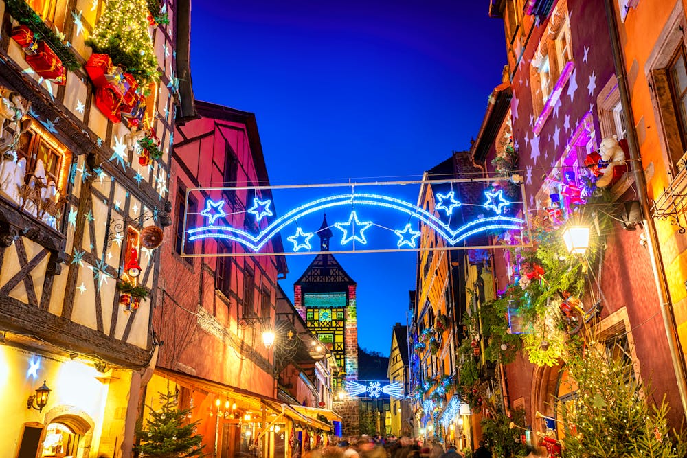Riquewihr im Elsass im Advent &ndash; &copy; Boris Stroujko - stock.adobe.com