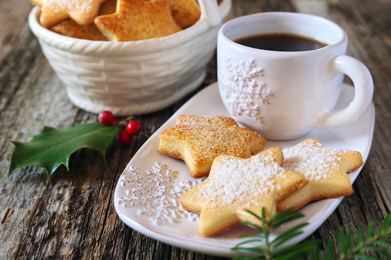 Kaffeetrinken im Advent - ©photosimysia - stock.adobe.com