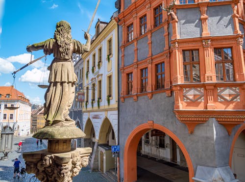 Görlitz - Justitia am Rathaus &ndash; &copy; Animaflora PicsStock - stock.adobe.com