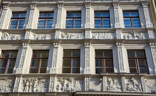 Görlitz - prunkvolle Reliefs mit Darstellungen aus dem Alten und neuen Testament am Biblischen Haus &ndash; &copy; thauwald-pictures - stock.adobe.com