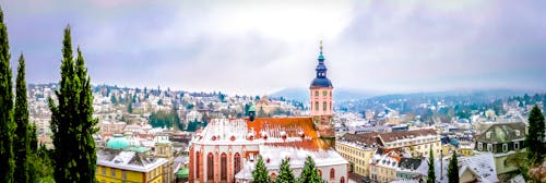Baden-Baden - Panroama mit der Stiftskirche &ndash; &copy; Vivvi Smak - stock.adobe.com
