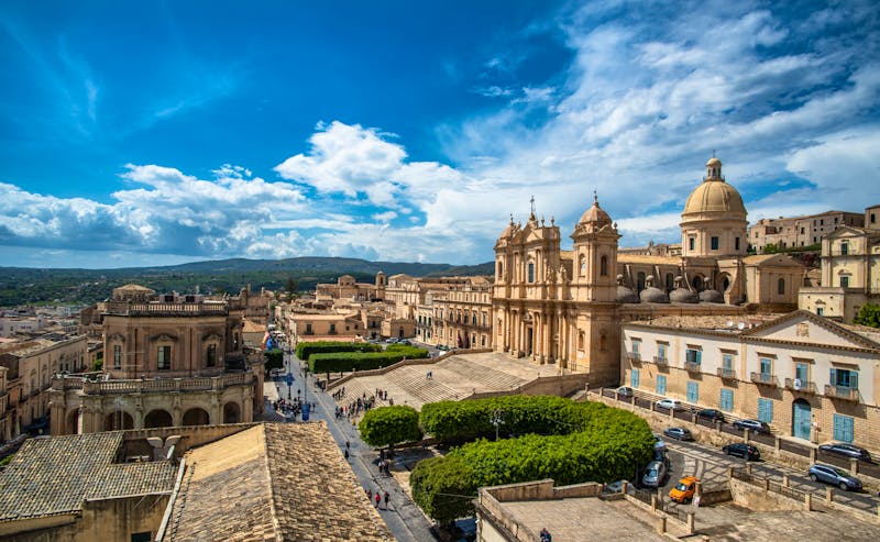 Noto - Dom San Nicolo und der Palazzo Ducezio - ©javarman - stock.adobe.com