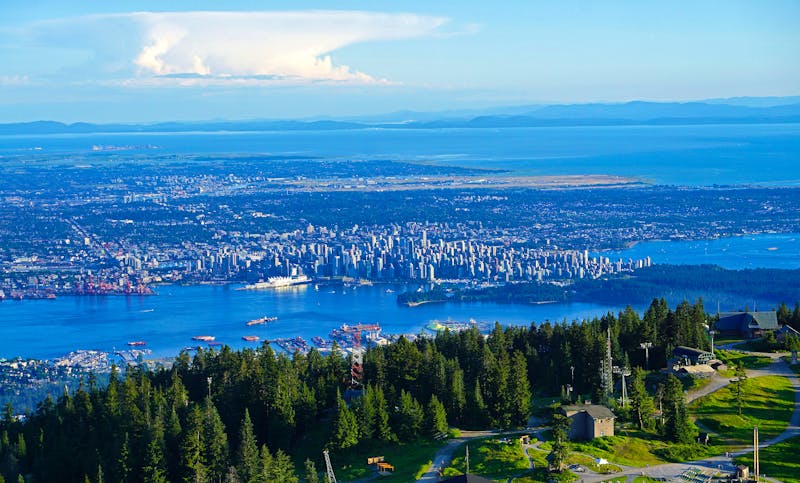 Blick vom Grouse Mountain auf Vancouver - ©lenic - stock.adobe.com