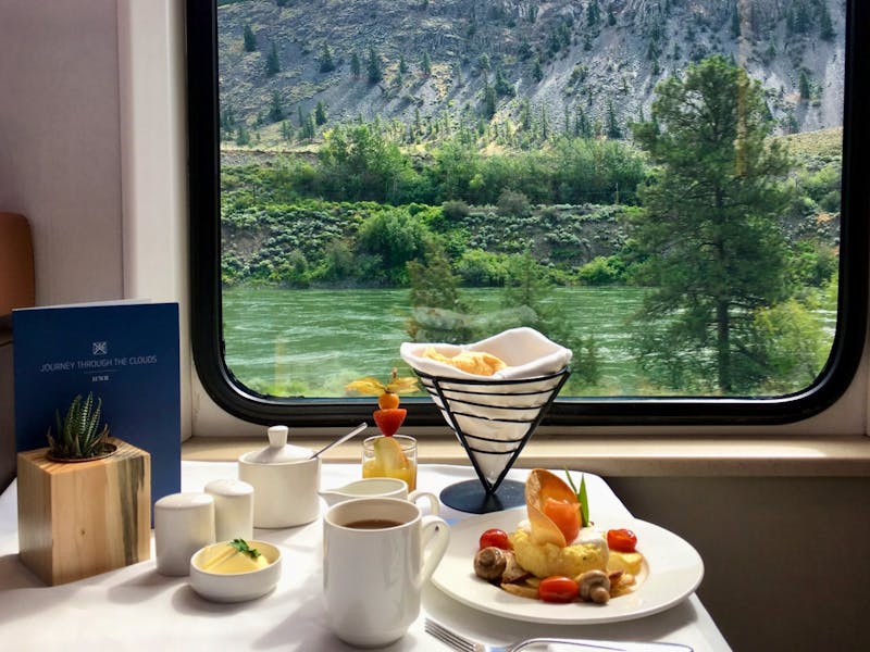 Frühstück im Zug Rocky Mountaineer - ©Eberhardt TRAVEL- Elisabeth Fox-Maerki