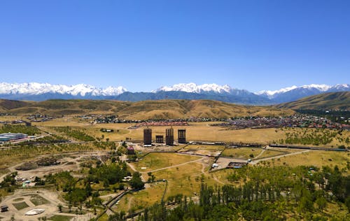 Landschaft rund um Bischkek in Kirgistan &ndash; &copy; Sergey - stock.adobe.com