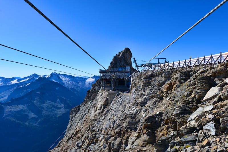 Obere Seilbahn-Station im Hintertuxer Gletscher - Zillertaler Alpen in Tirol - ©©Ilhan Balta - stock.adobe.com