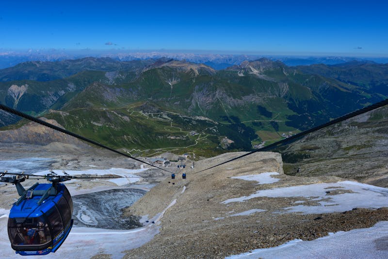 Seilbahn im Hintertuxer Gletscher - Zillertaler Alpen in Tirol - ©©Ilhan Balta - stock.adobe.com