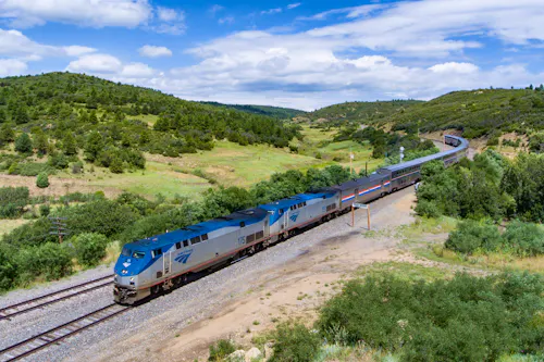 Der Amtrak auf der Südwestroute in der Nähe von Keota in New Mexico - USA &ndash; &copy; Amtrak/Marc Glucksman