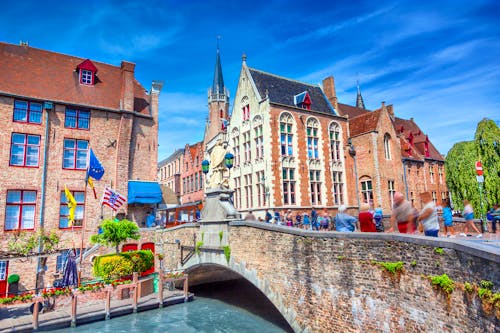 Brügge - romantische Altstadt mit Grachten und Brücken &ndash; &copy; ©adisa - stock.adobe.com