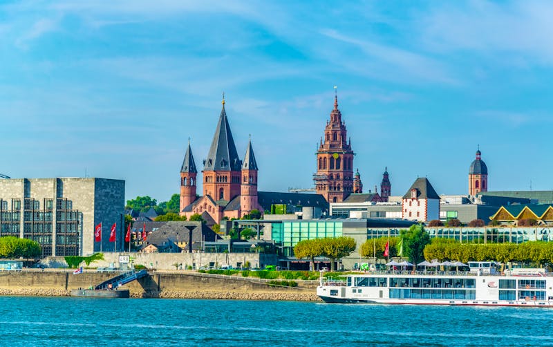 Rhein-Ufer in Mainz - ©©dudlajzov - stock.adobe.com