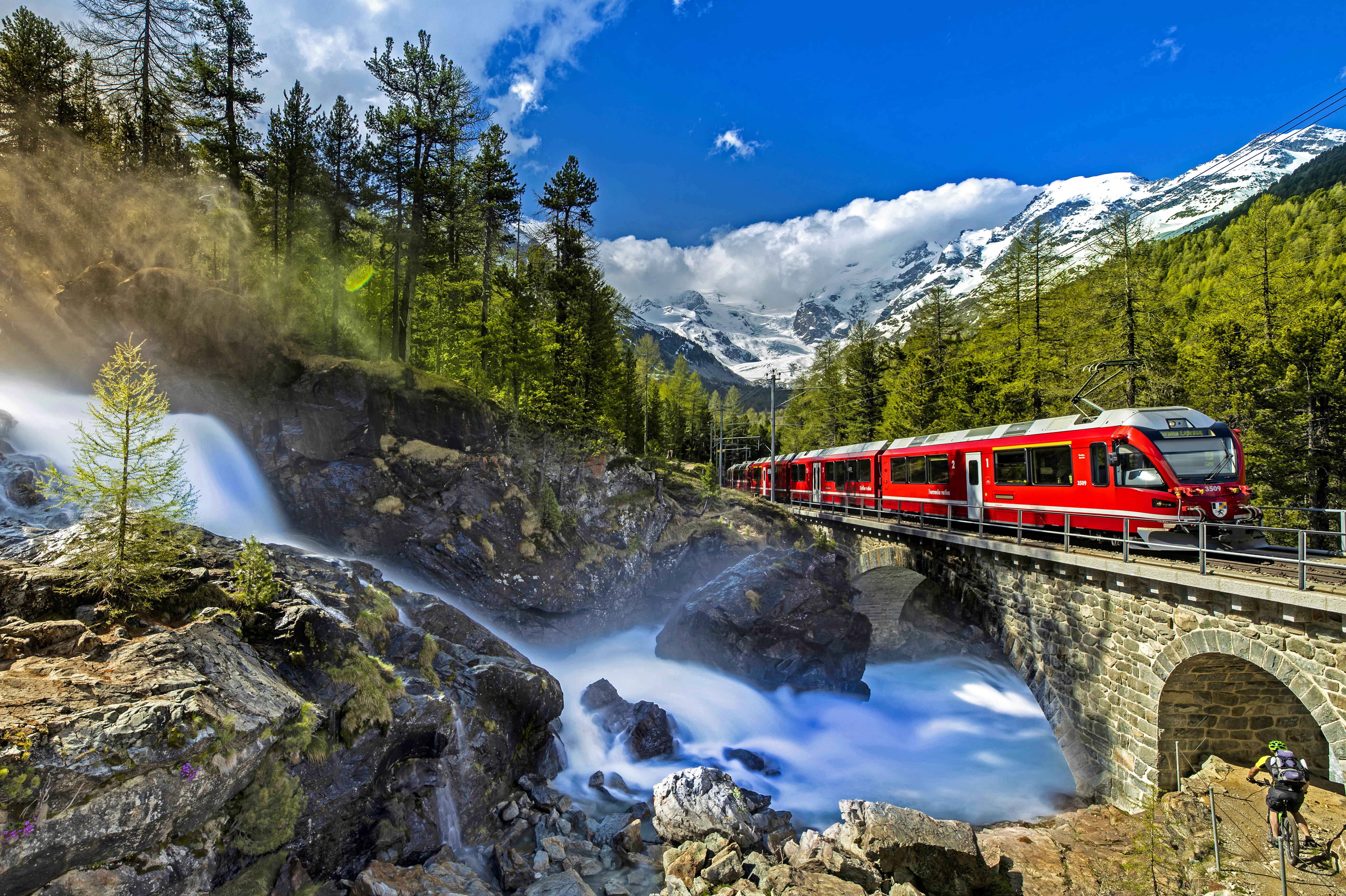 Bernina-Express in der Schweiz - &copy;©Sandro - stock.adobe.com