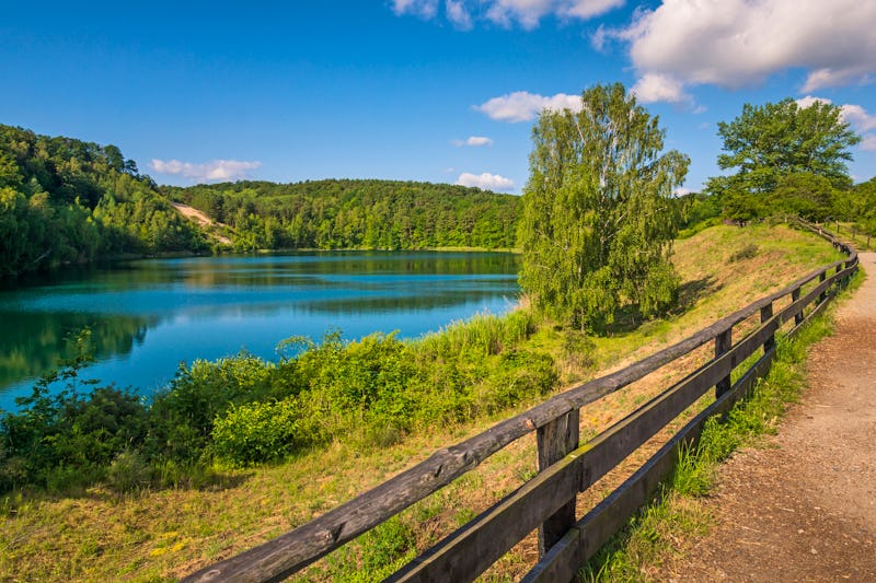 Türkis-See auf der Insel Wolin in Polen – © Artur Bociarski - Adobe Stock