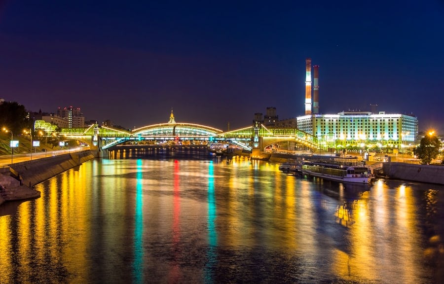 Radisson Slavyanskaya Hotel am Fluss Moskwa in Moskau – © ©Leonid Andronov - stock.adobe.com