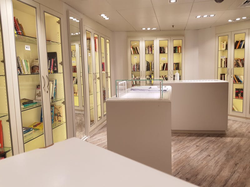 VASCO DA GAMA - Bibliothek - ©nicko cruises Schiffsreisen GmbH