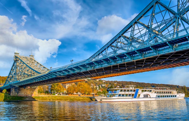 Blaues Wunder, die Loschwitzer Brücke, in Dresden - ©Comofoto - stock.adobe.com