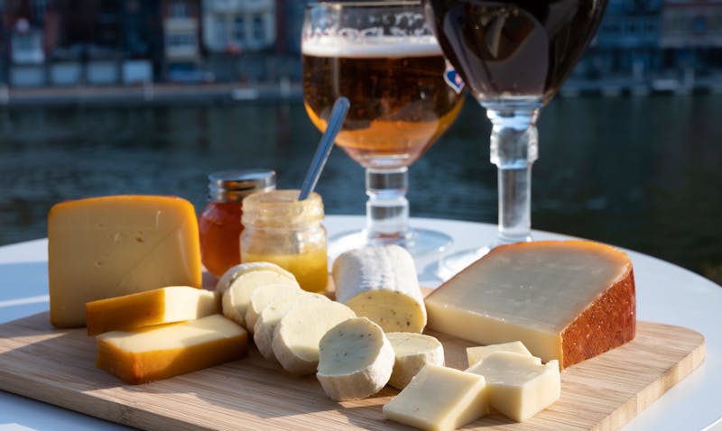 Belgisches Bier und Käse - ©barmalini - stock.adobe.com
