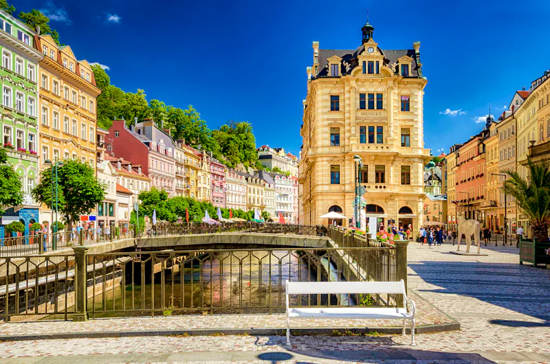 Kurort Karlsbad an der Mühlbrunnkolonnade - &copy;mojolo - stock.adobe.com