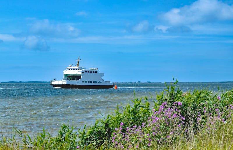 Fährschiff von Schaprode zur Insel Hiddensee - ©©travelpeter - stock.adobe.com
