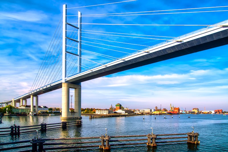 Rügenbrücke zwischen Stralsund und der Insel Rügen - ©©EKH-Pictures - stock.adobe.com