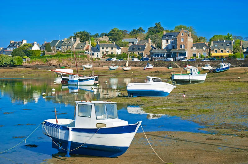 Ebbe im Hafen von Ploumanach in der Bretagne - ©travelpeter - stock.adobe.com