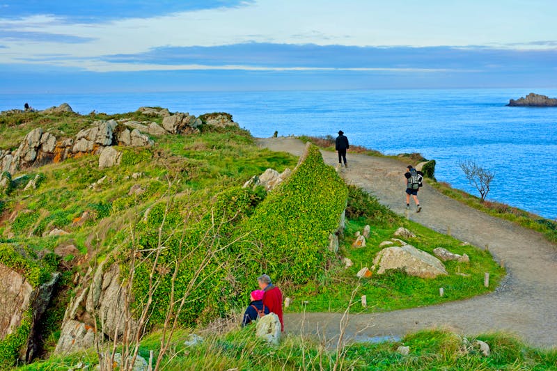 Wanderung zur Landzunge Pointe du Grouin in der Bretagne - ©aquaphoto - stock.adobe.com