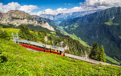 Nostalgie-Zugfahrt zur Schynige Platte &ndash; &copy; olga demchishina - stock.adobe.com