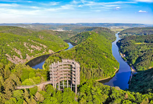 Saarschleife mit Baumwipfelpfad &ndash; &copy; Henry Czauderna - stock.adobe.com